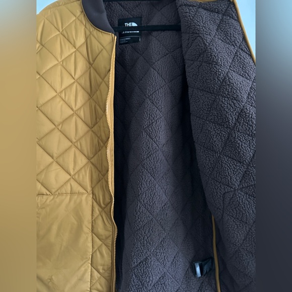 The North Face Brown Puffer Jacket with Quilted Design - Picture 3 of 5
